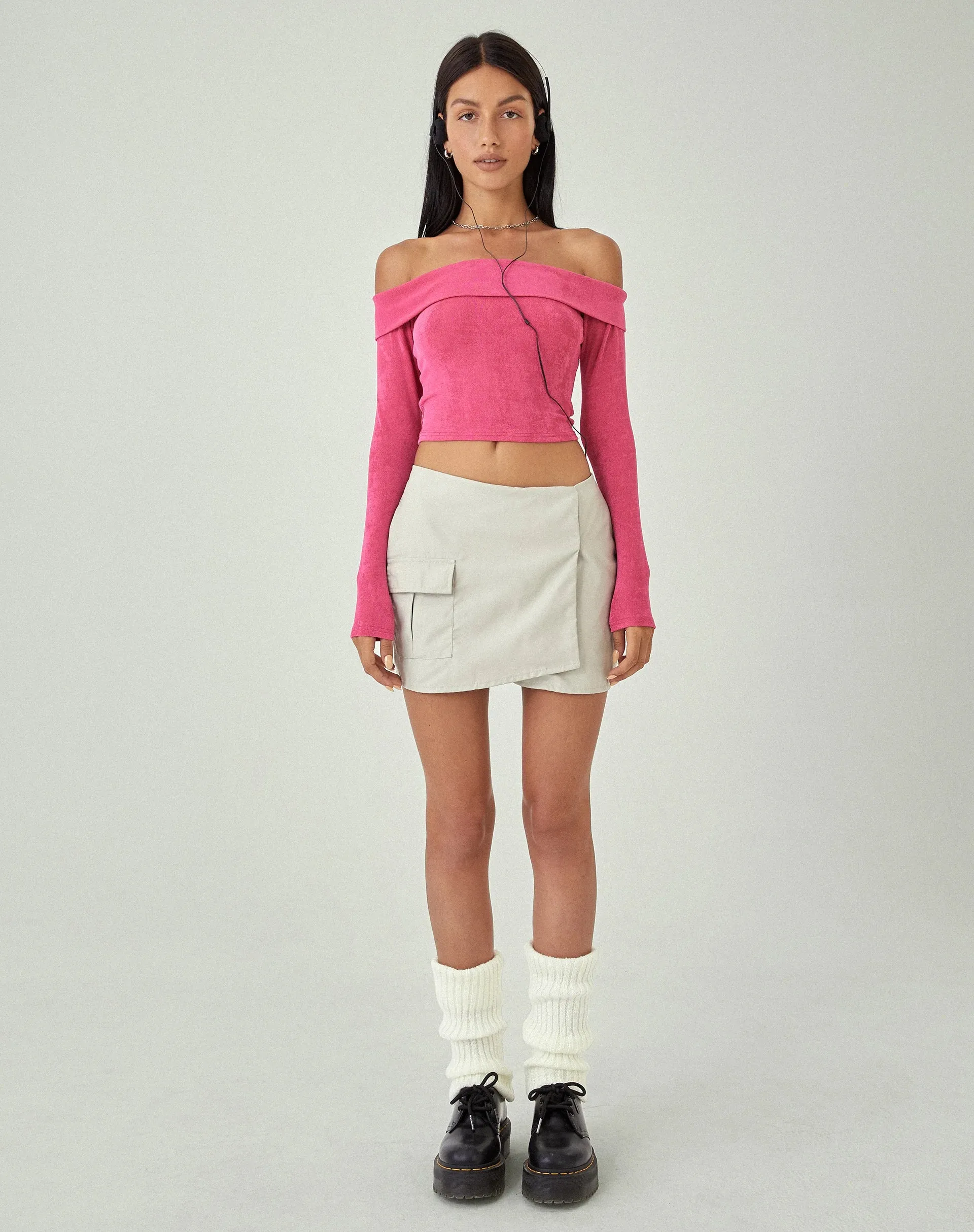 MOTEL X JACQUIE Nasari Bardot Crop Top in Magenta