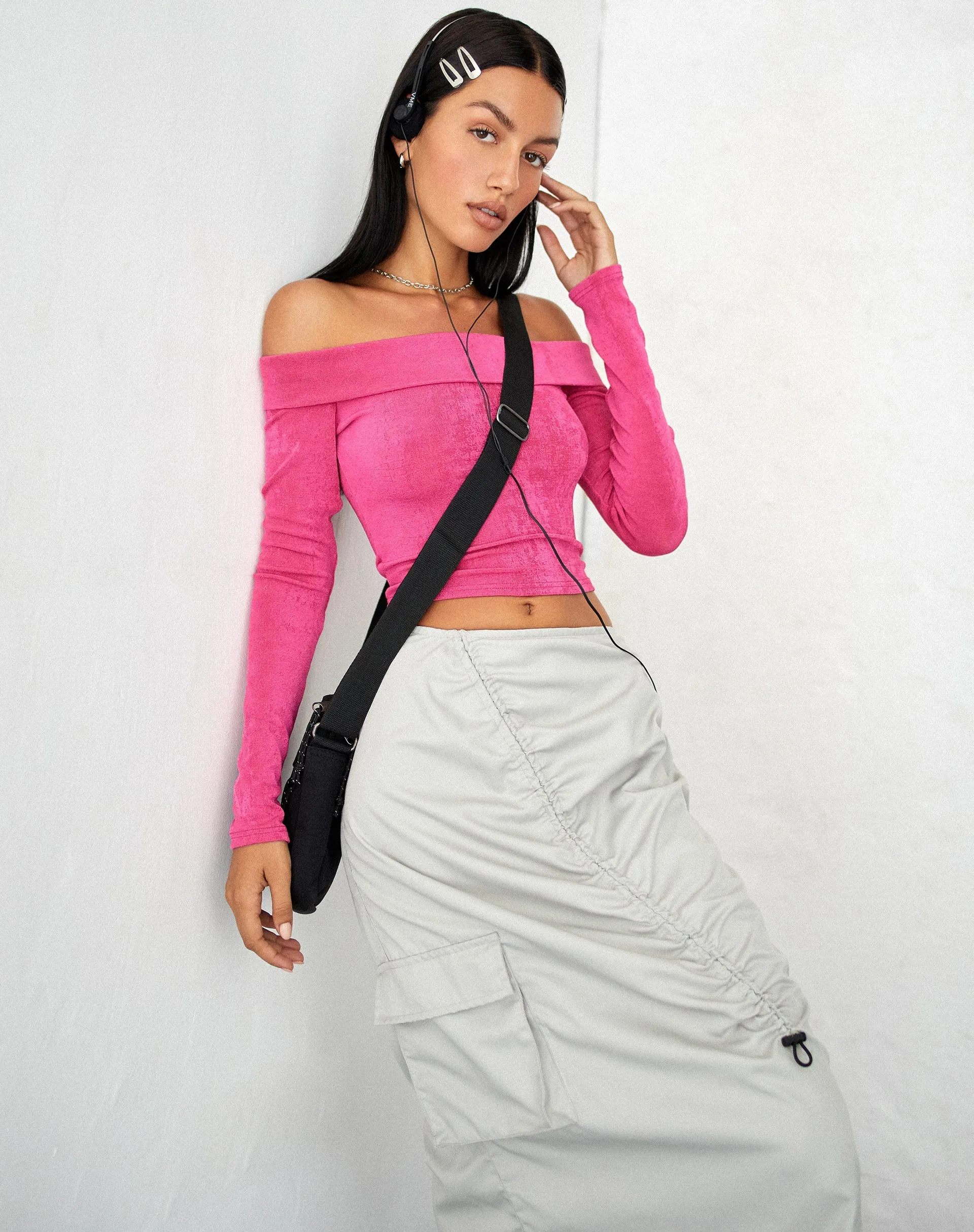 MOTEL X JACQUIE Nasari Bardot Crop Top in Magenta